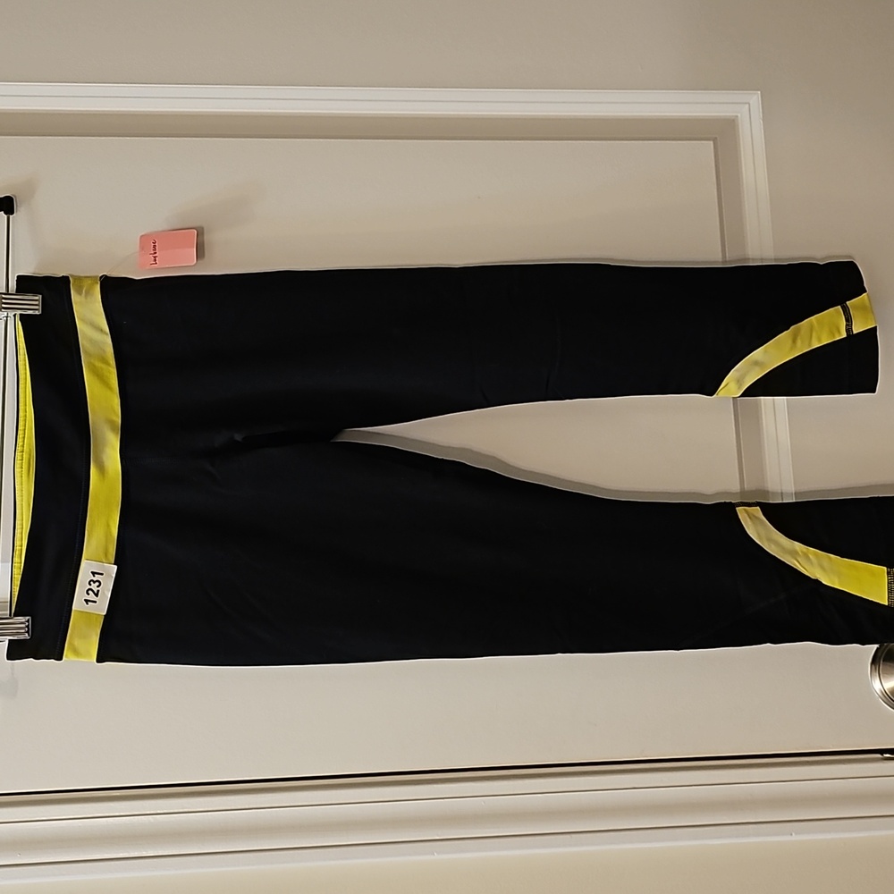 1240. Lululemon Run Inspire Crop II
